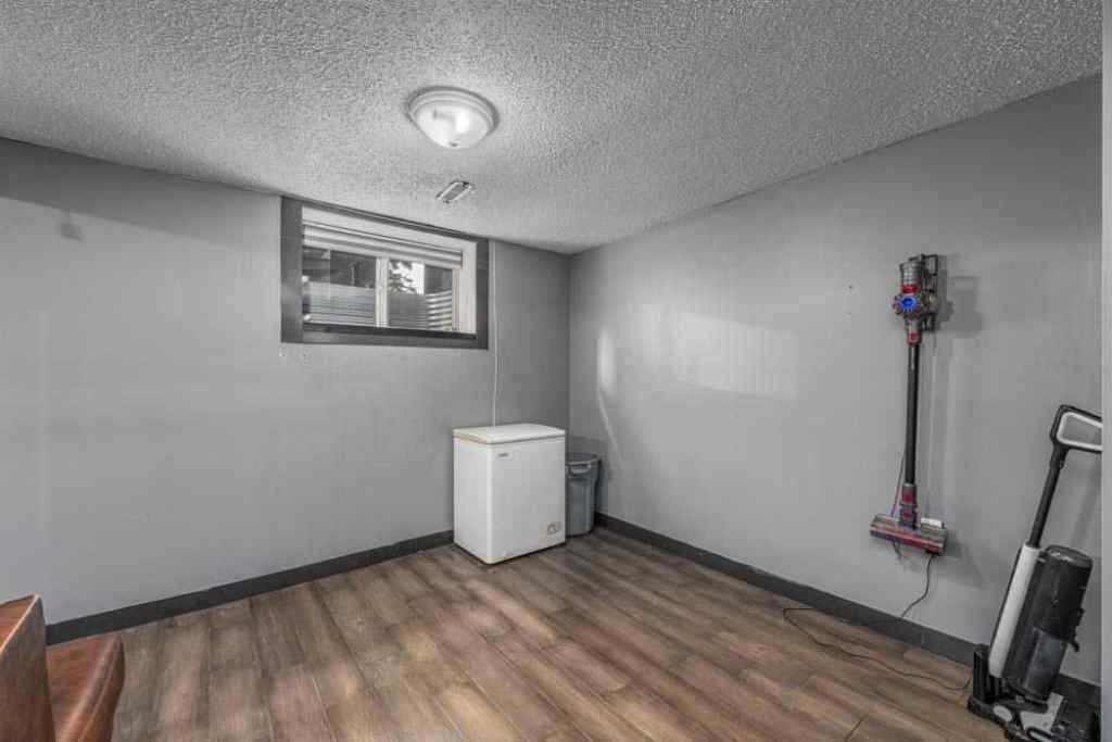 MLS® A2267623 - 6707 23 Avenue NE in Pineridge Calgary, Residential