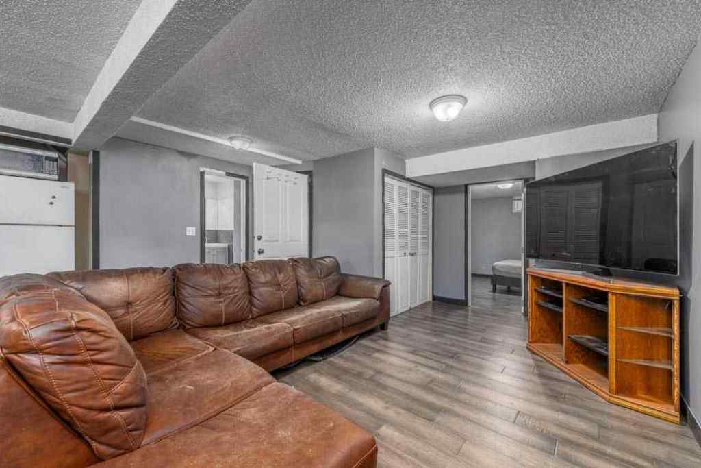 MLS® A2267623 - 6707 23 Avenue NE in Pineridge Calgary, Residential