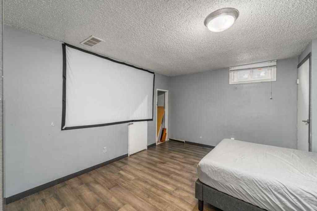 MLS® A2267623 - 6707 23 Avenue NE in Pineridge Calgary, Residential