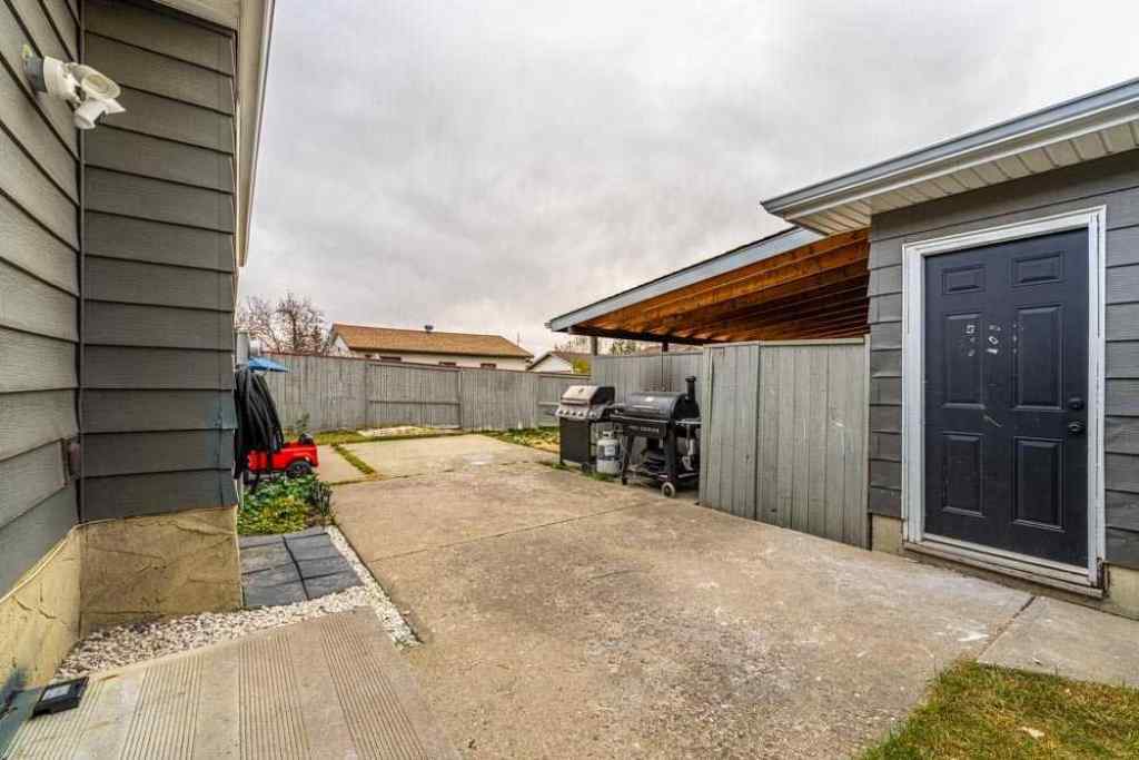 MLS® A2267623 - 6707 23 Avenue NE in Pineridge Calgary, Residential