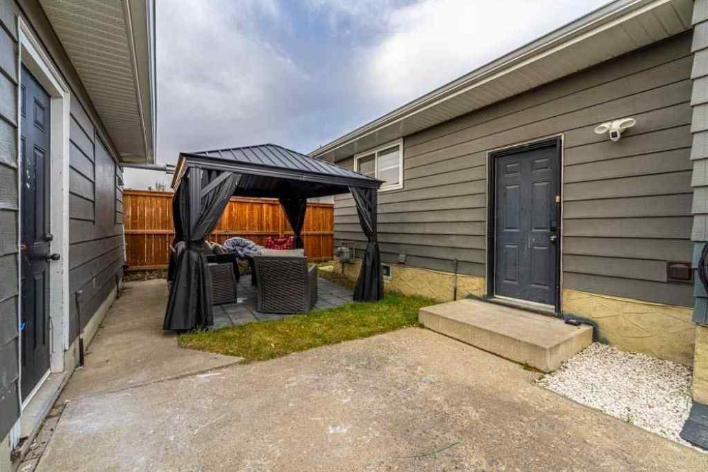 MLS® A2267623 - 6707 23 Avenue NE in Pineridge Calgary, Residential