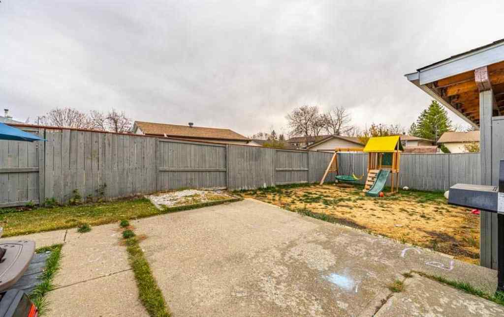 MLS® A2267623 - 6707 23 Avenue NE in Pineridge Calgary, Residential