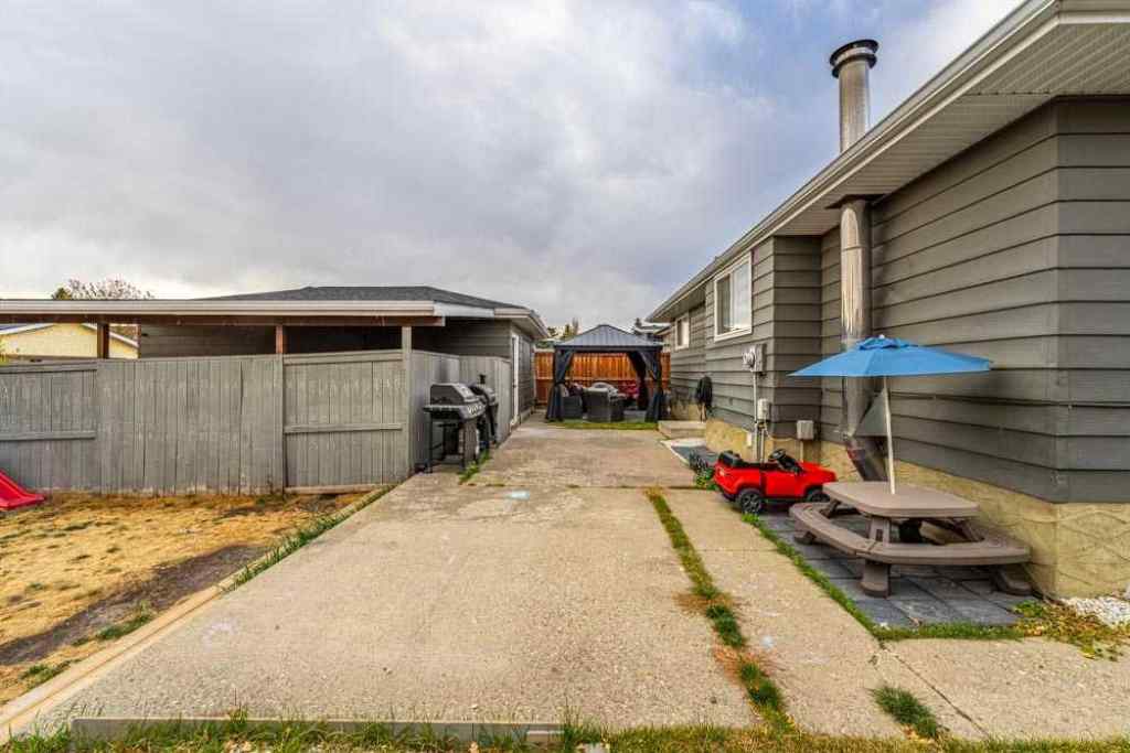 MLS® A2267623 - 6707 23 Avenue NE in Pineridge Calgary, Residential