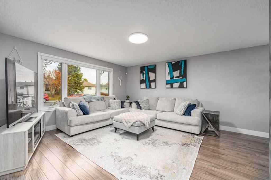 MLS® A2267623 - 6707 23 Avenue NE in Pineridge Calgary, Residential