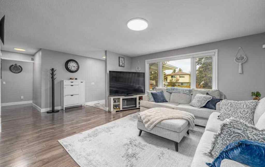 MLS® A2267623 - 6707 23 Avenue NE in Pineridge Calgary, Residential