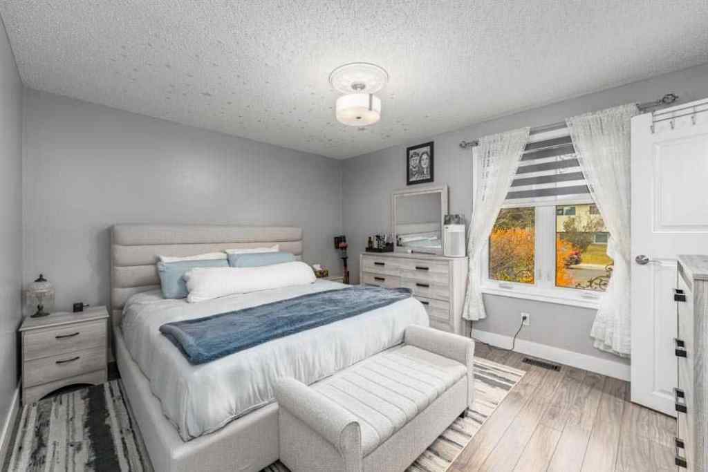 MLS® A2267623 - 6707 23 Avenue NE in Pineridge Calgary, Residential