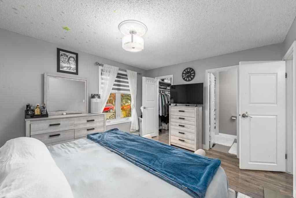 MLS® A2267623 - 6707 23 Avenue NE in Pineridge Calgary, Residential