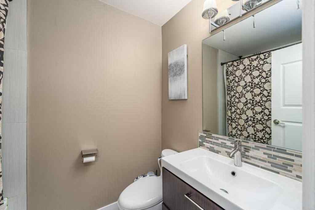 MLS® A2267623 - 6707 23 Avenue NE in Pineridge Calgary, Residential