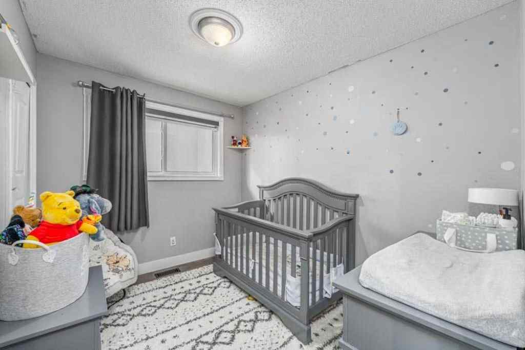 MLS® A2267623 - 6707 23 Avenue NE in Pineridge Calgary, Residential