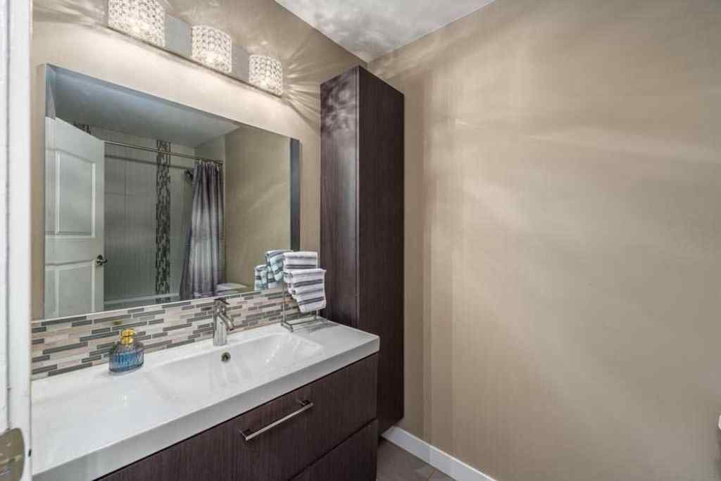 MLS® A2267623 - 6707 23 Avenue NE in Pineridge Calgary, Residential