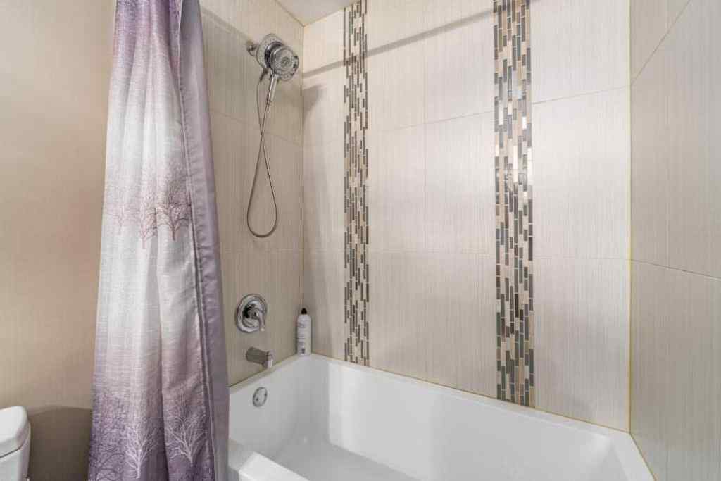 MLS® A2267623 - 6707 23 Avenue NE in Pineridge Calgary, Residential