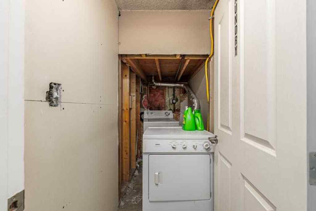 MLS® A2267623 - 6707 23 Avenue NE in Pineridge Calgary, Residential