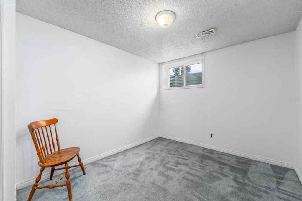 MLS® A2267623 - 6707 23 Avenue NE in Pineridge Calgary, Residential