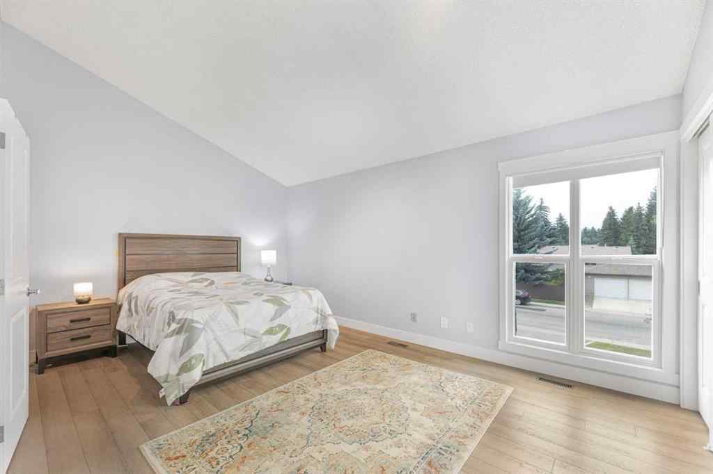 MLS® A2267625 - 352 Brae Glen Road SW in Braeside Calgary, Residential