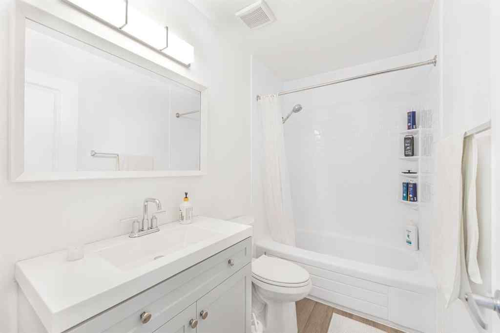 MLS® A2267625 - 352 Brae Glen Road SW in Braeside Calgary, Residential