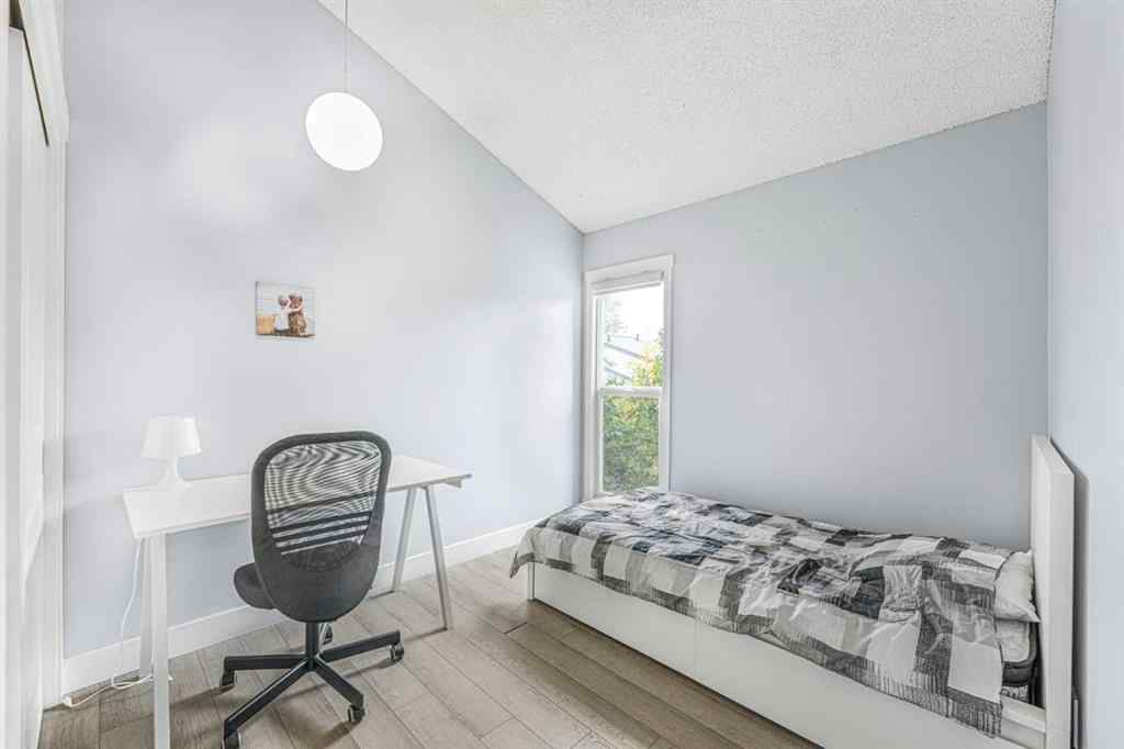 MLS® A2267625 - 352 Brae Glen Road SW in Braeside Calgary, Residential