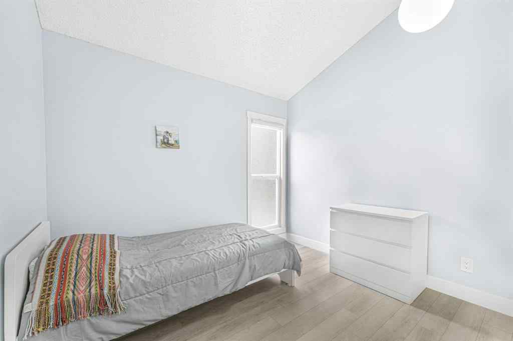 MLS® A2267625 - 352 Brae Glen Road SW in Braeside Calgary, Residential