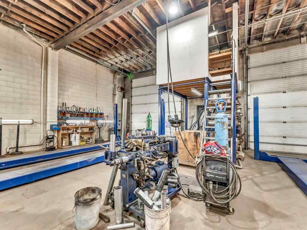 MLS® A2267632 - 674 17 Street SW in South West Industrial Medicine Hat, Commercial