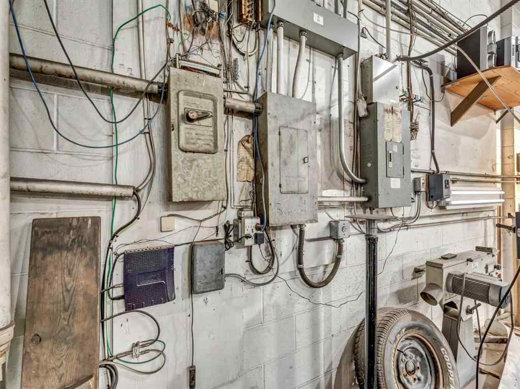 MLS® A2267632 - 674 17 Street SW in South West Industrial Medicine Hat, Commercial