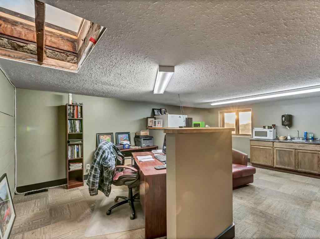 MLS® A2267632 - 674 17 Street SW in South West Industrial Medicine Hat, Commercial