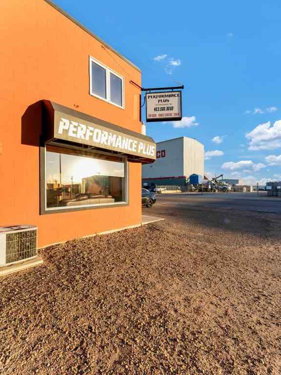 MLS® A2267632 - 674 17 Street SW in South West Industrial Medicine Hat, Commercial