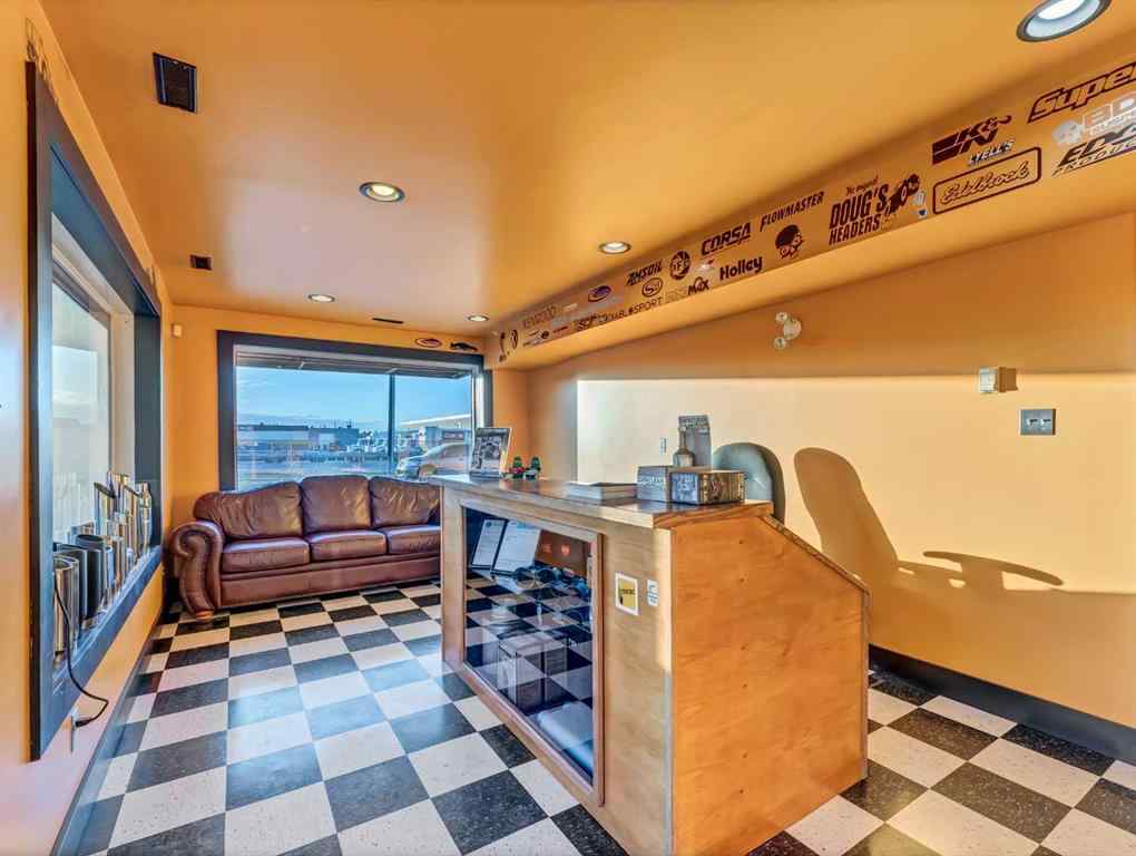 MLS® A2267632 - 674 17 Street SW in South West Industrial Medicine Hat, Commercial