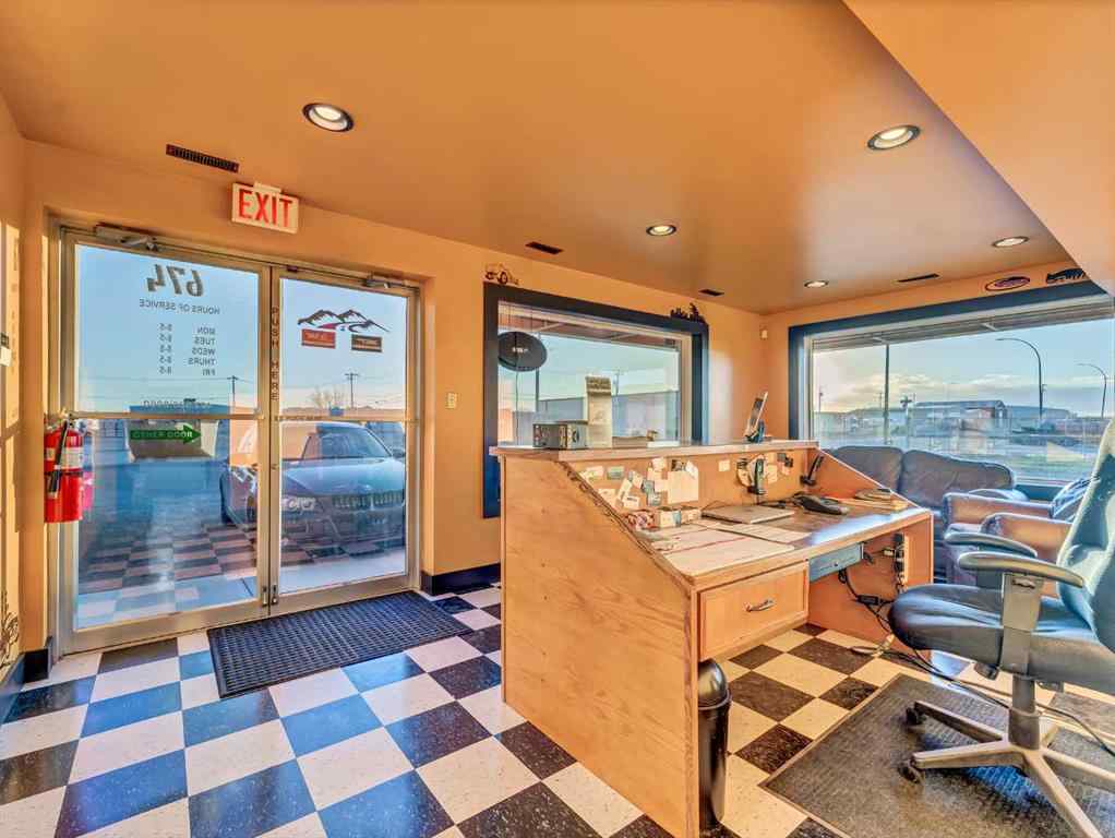 MLS® A2267632 - 674 17 Street SW in South West Industrial Medicine Hat, Commercial