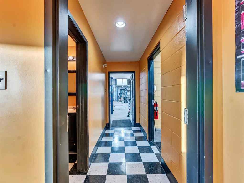 MLS® A2267632 - 674 17 Street SW in South West Industrial Medicine Hat, Commercial