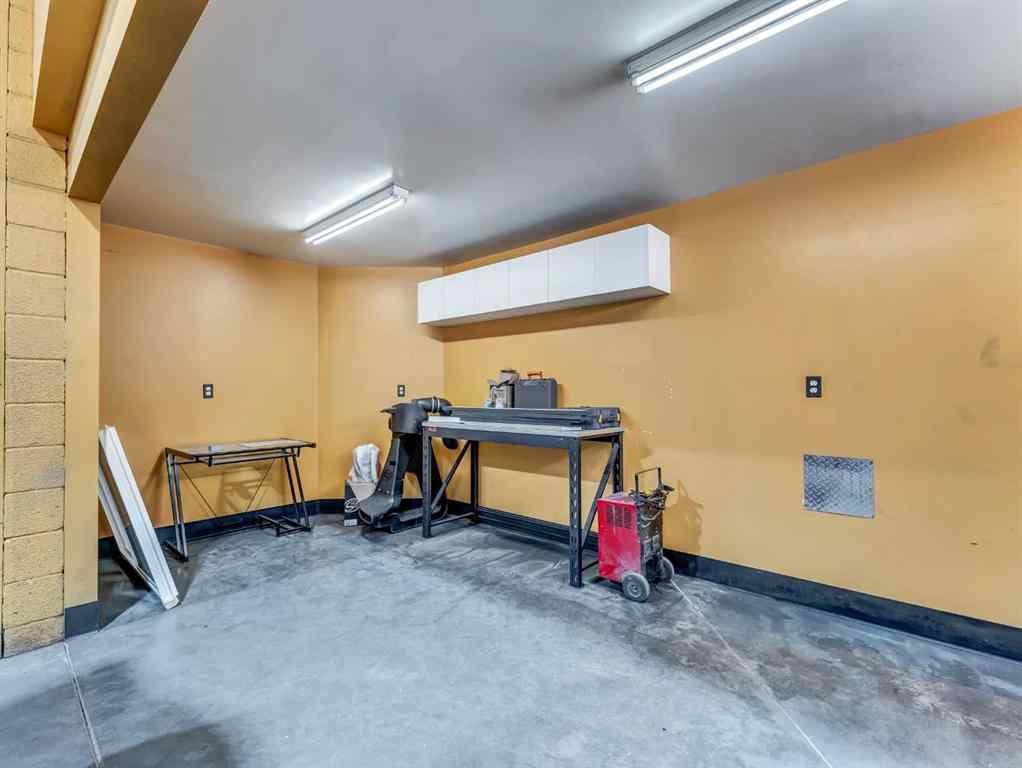 MLS® A2267632 - 674 17 Street SW in South West Industrial Medicine Hat, Commercial