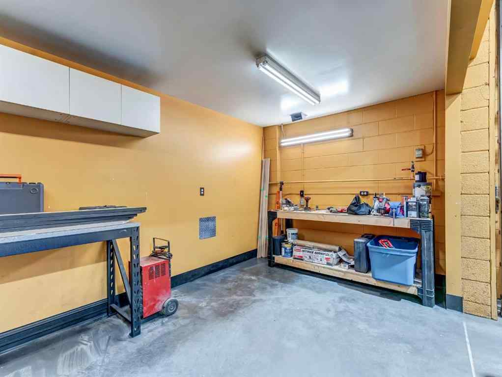 MLS® A2267632 - 674 17 Street SW in South West Industrial Medicine Hat, Commercial