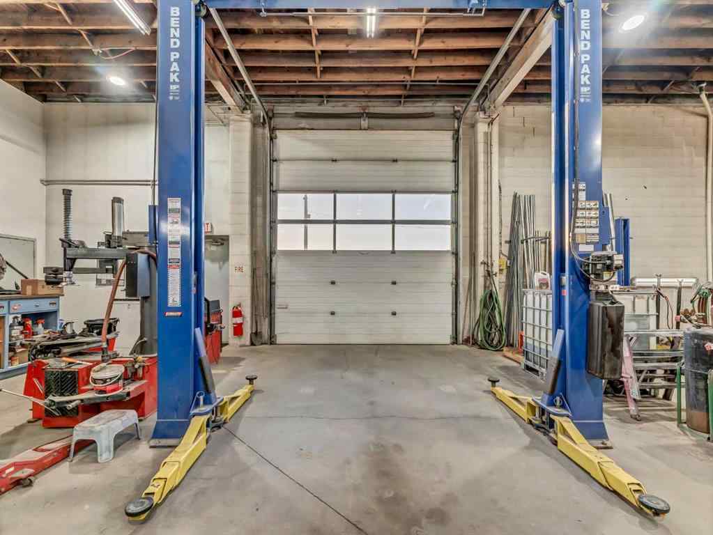 MLS® A2267632 - 674 17 Street SW in South West Industrial Medicine Hat, Commercial