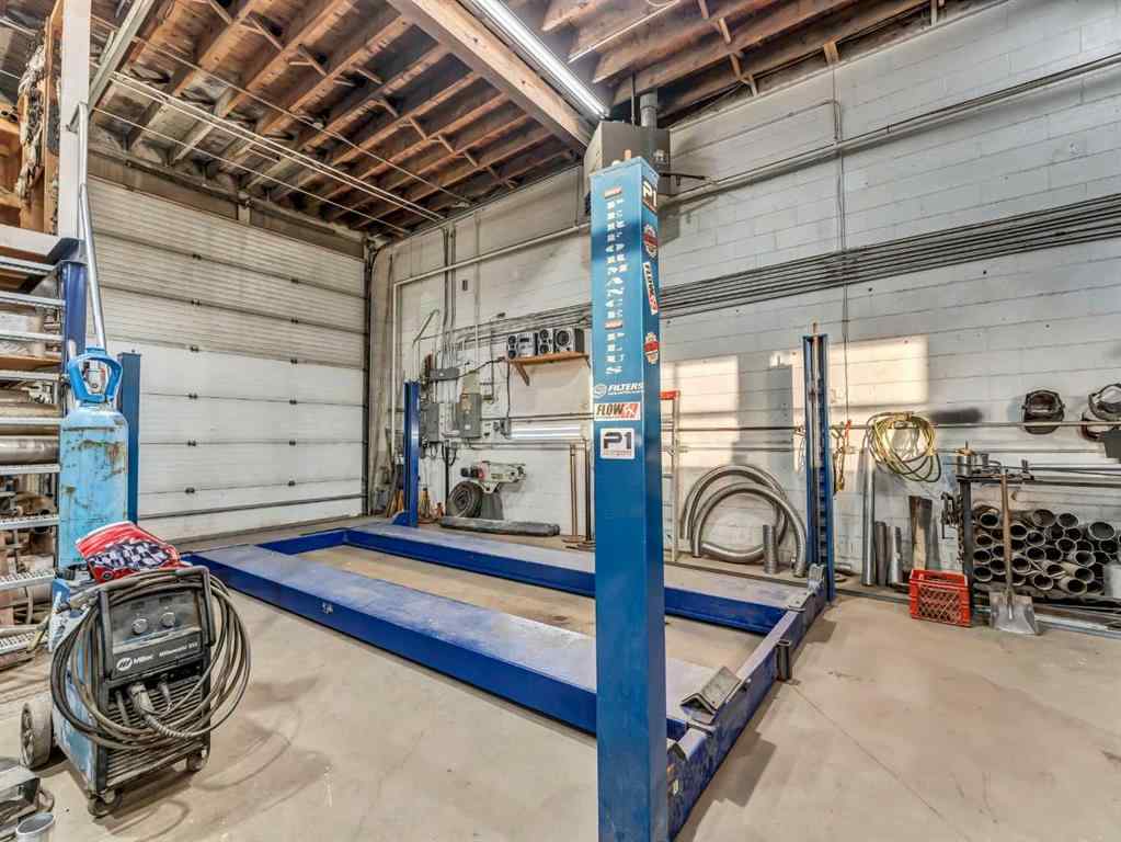 MLS® A2267632 - 674 17 Street SW in South West Industrial Medicine Hat, Commercial