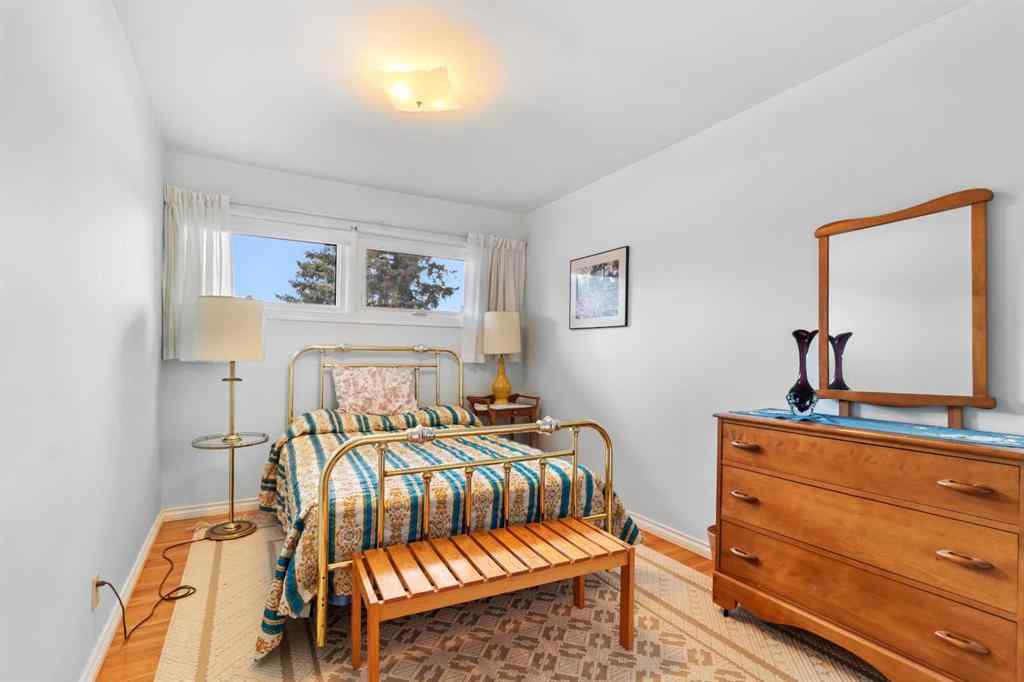 MLS® A2267634 - 10 Sunnyside Crescent  in Sunnybrook Red Deer, Residential