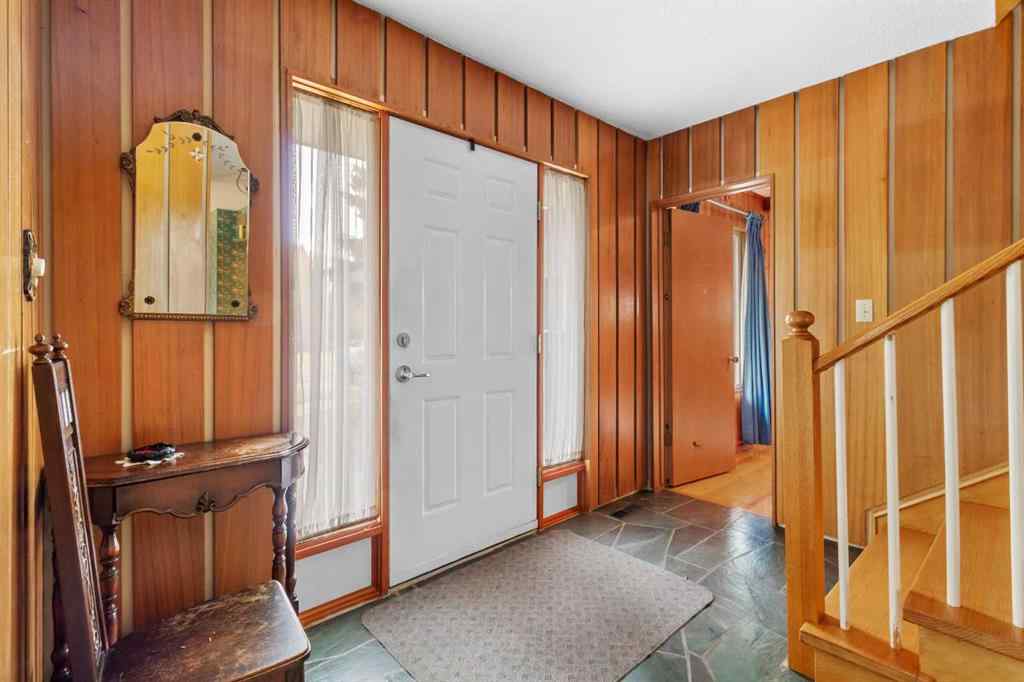 MLS® A2267634 - 10 Sunnyside Crescent  in Sunnybrook Red Deer, Residential