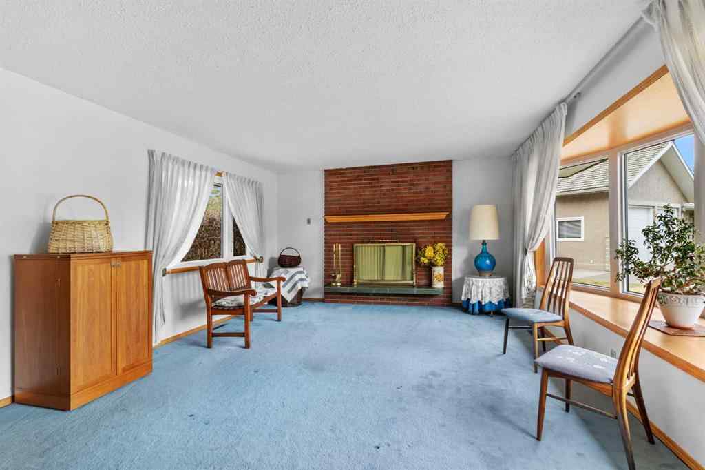 MLS® A2267634 - 10 Sunnyside Crescent  in Sunnybrook Red Deer, Residential