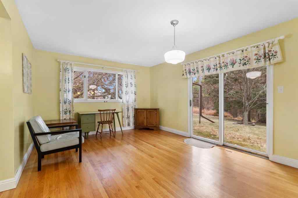 MLS® A2267634 - 10 Sunnyside Crescent  in Sunnybrook Red Deer, Residential