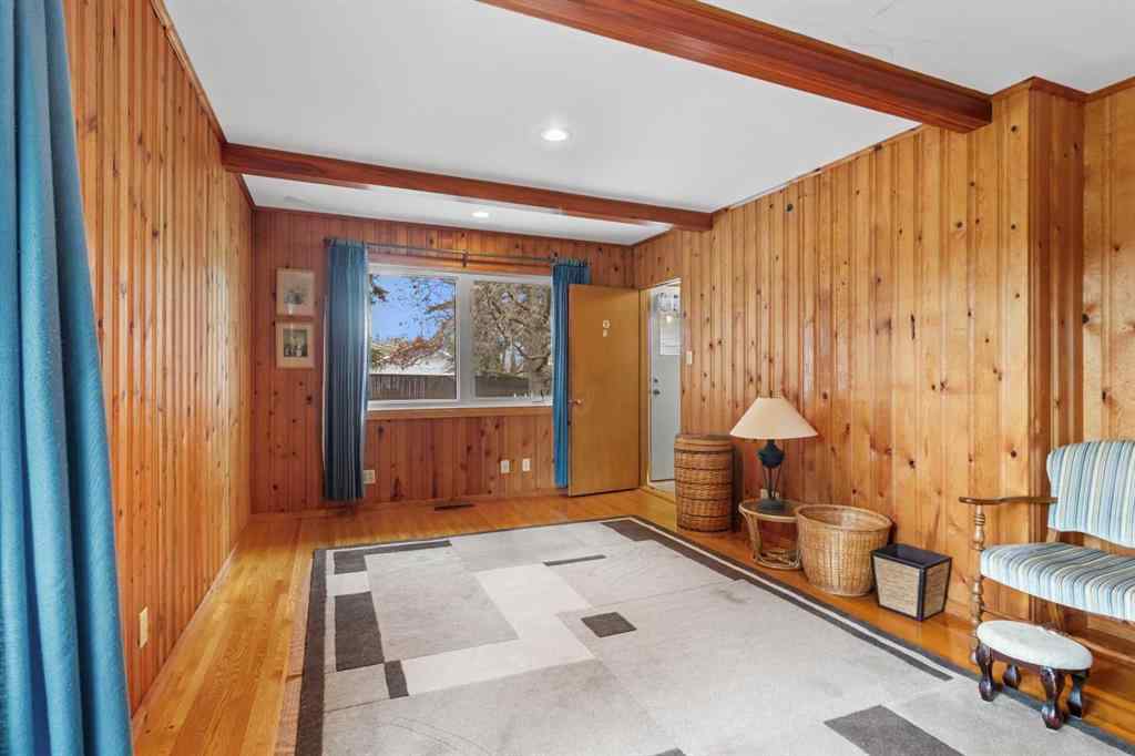 MLS® A2267634 - 10 Sunnyside Crescent  in Sunnybrook Red Deer, Residential