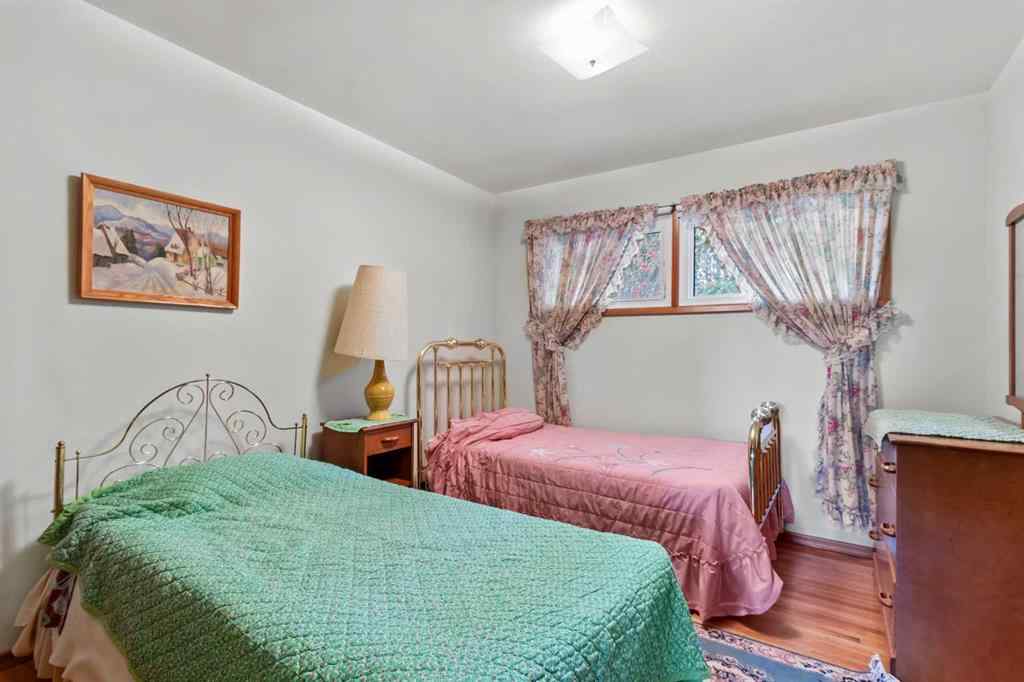 MLS® A2267634 - 10 Sunnyside Crescent  in Sunnybrook Red Deer, Residential