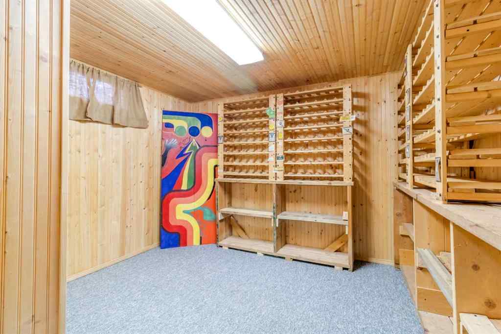 MLS® A2267634 - 10 Sunnyside Crescent  in Sunnybrook Red Deer, Residential