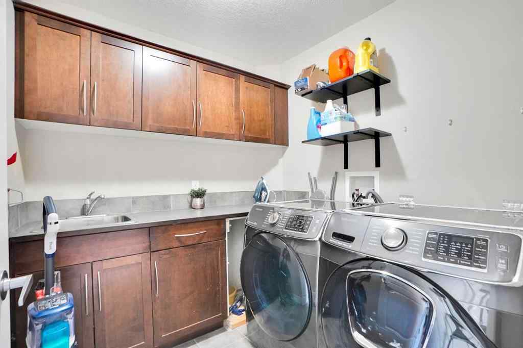 MLS® A2267637 - 70 Royal Ridge Manor NW in Royal Oak Calgary, Residential