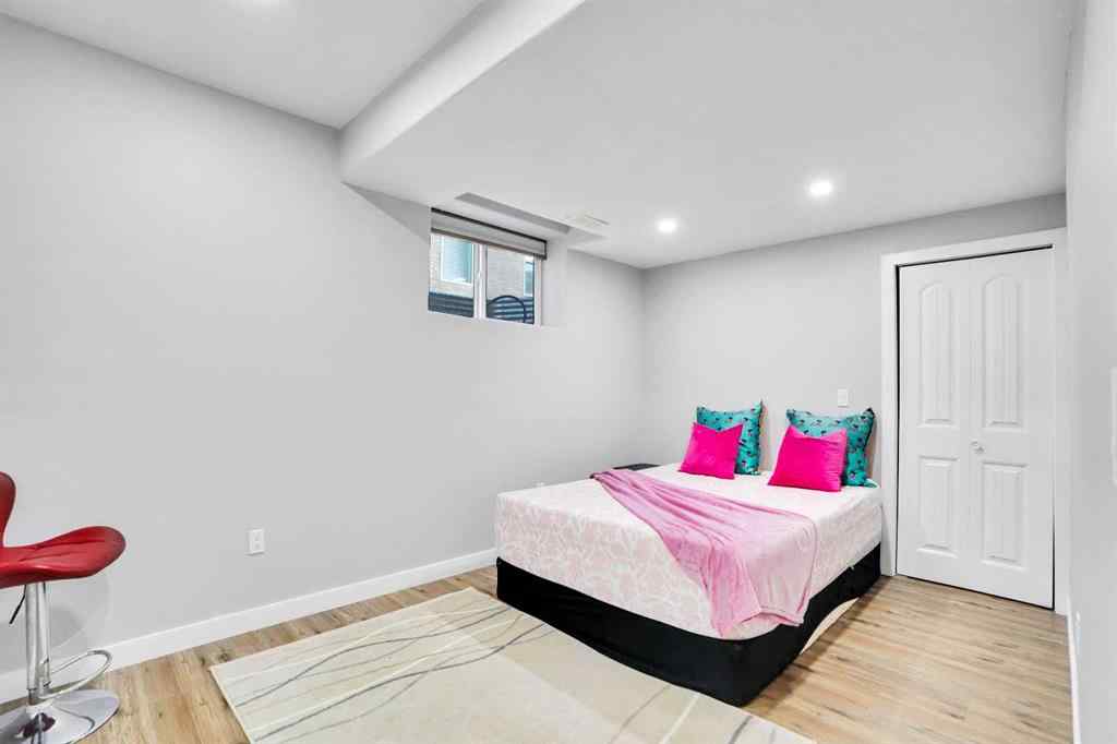 MLS® A2267637 - 70 Royal Ridge Manor NW in Royal Oak Calgary, Residential