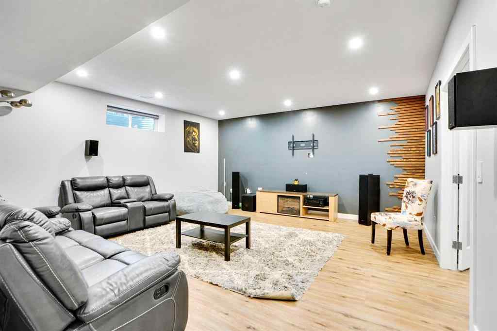 MLS® A2267637 - 70 Royal Ridge Manor NW in Royal Oak Calgary, Residential