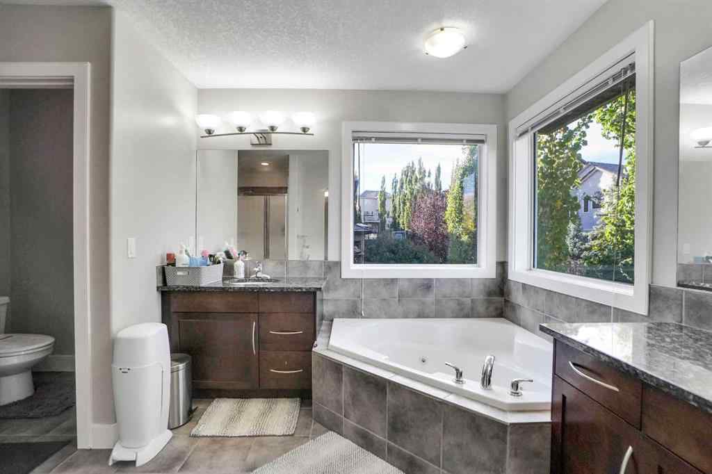 MLS® A2267637 - 70 Royal Ridge Manor NW in Royal Oak Calgary, Residential