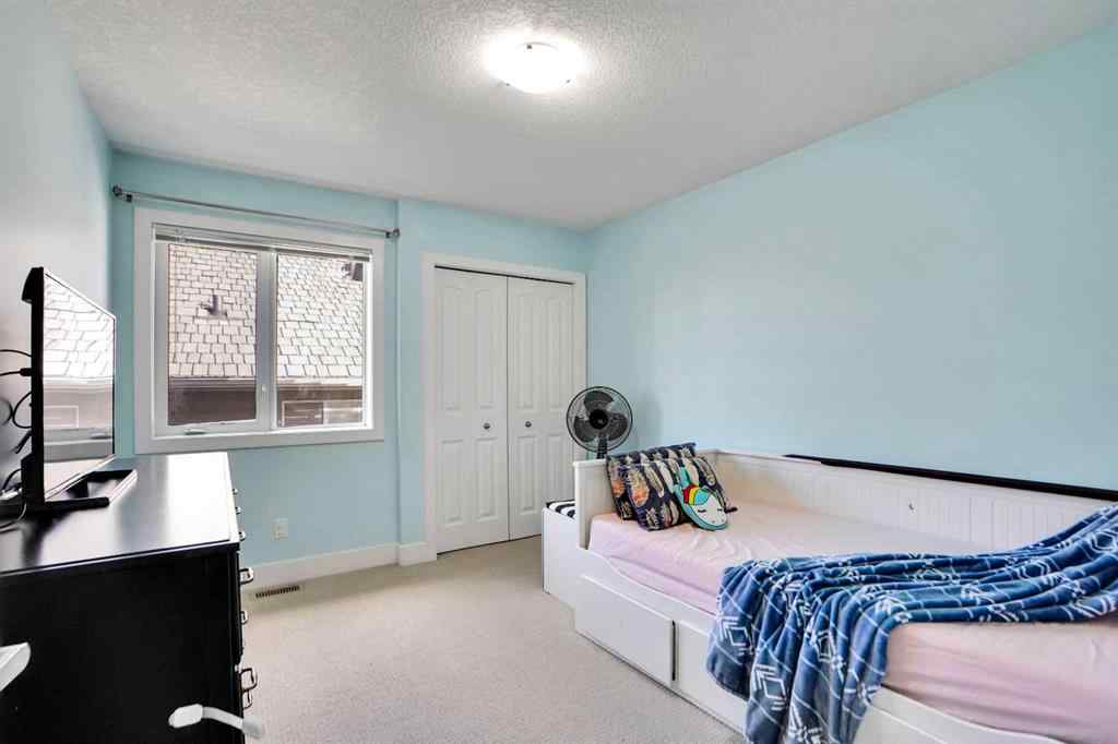 MLS® A2267637 - 70 Royal Ridge Manor NW in Royal Oak Calgary, Residential