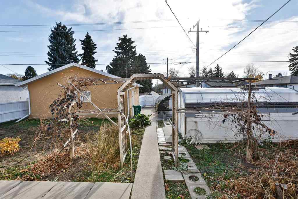 MLS® A2267643 - 2010 10th Avenue S in Victoria Park Lethbridge, Residential