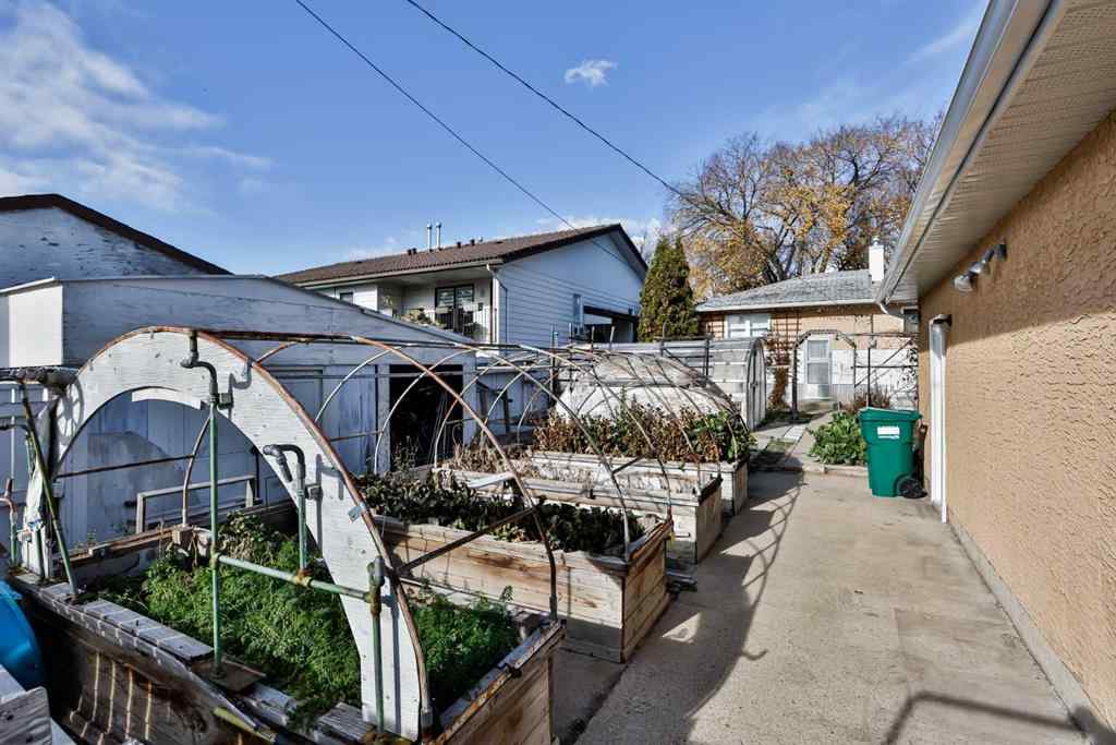 MLS® A2267643 - 2010 10th Avenue S in Victoria Park Lethbridge, Residential