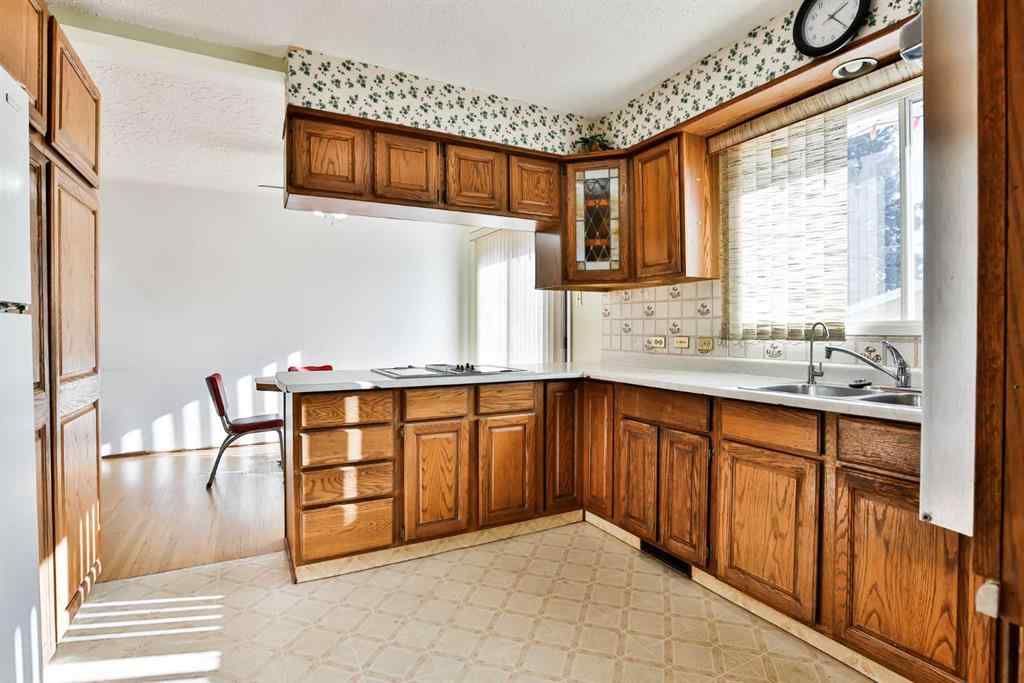 MLS® A2267643 - 2010 10th Avenue S in Victoria Park Lethbridge, Residential