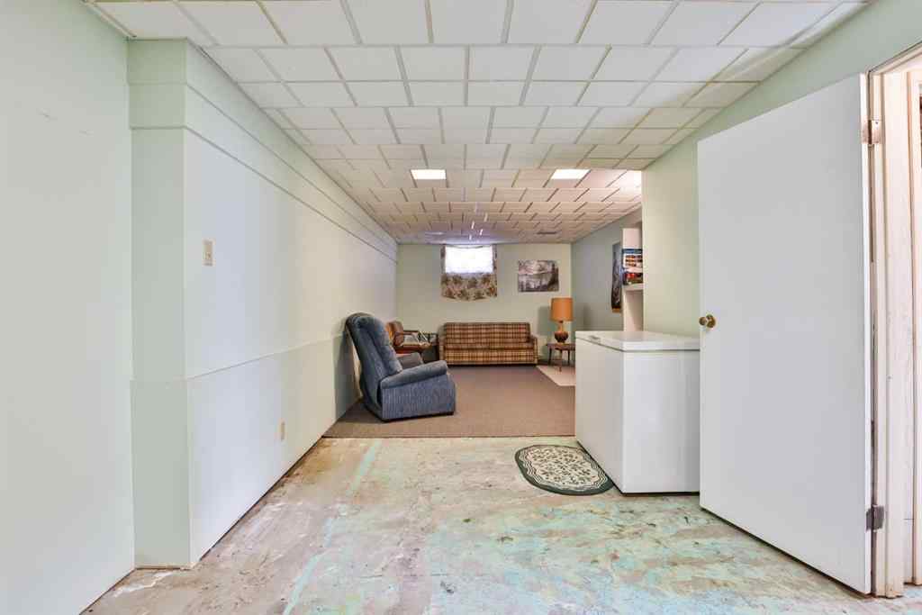 MLS® A2267643 - 2010 10th Avenue S in Victoria Park Lethbridge, Residential