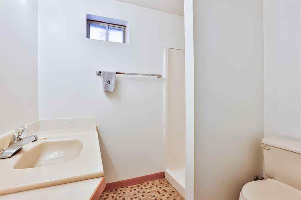 MLS® A2267643 - 2010 10th Avenue S in Victoria Park Lethbridge, Residential