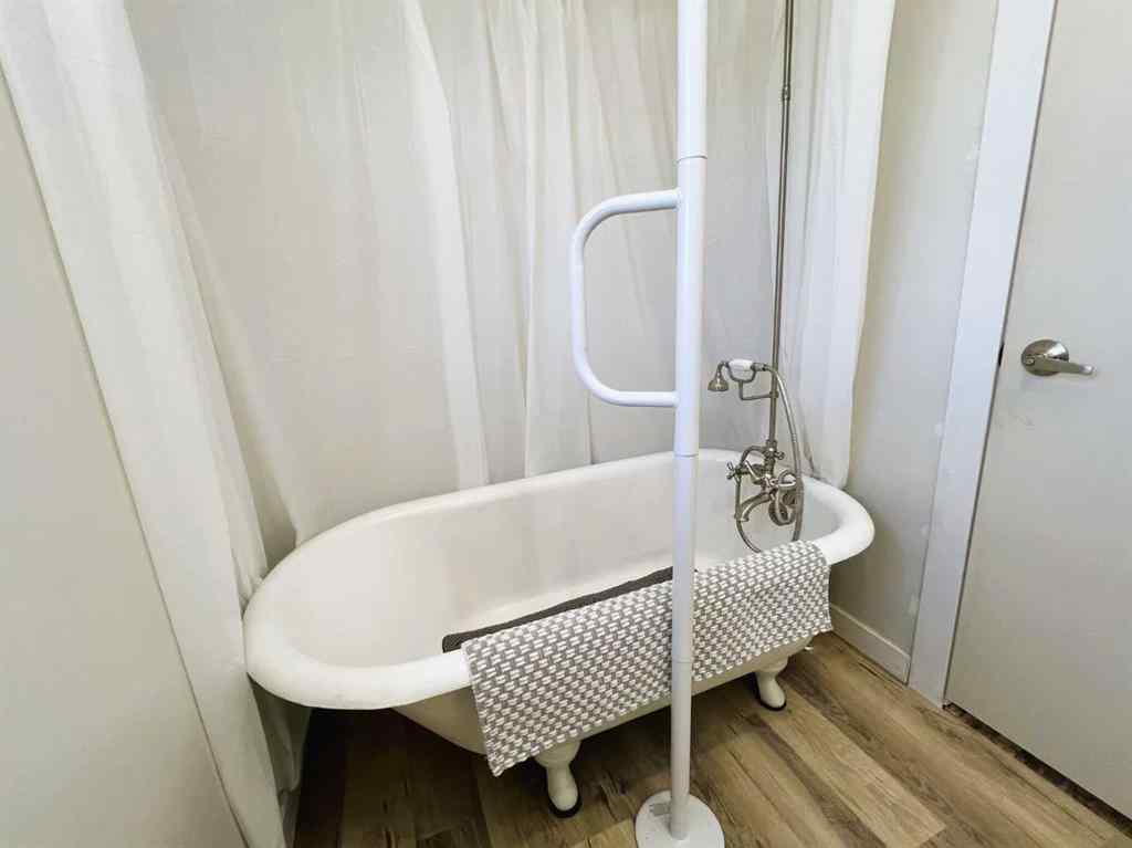 MLS® A2267644 - 409 Illingworth Avenue  in NONE Suffield, Residential